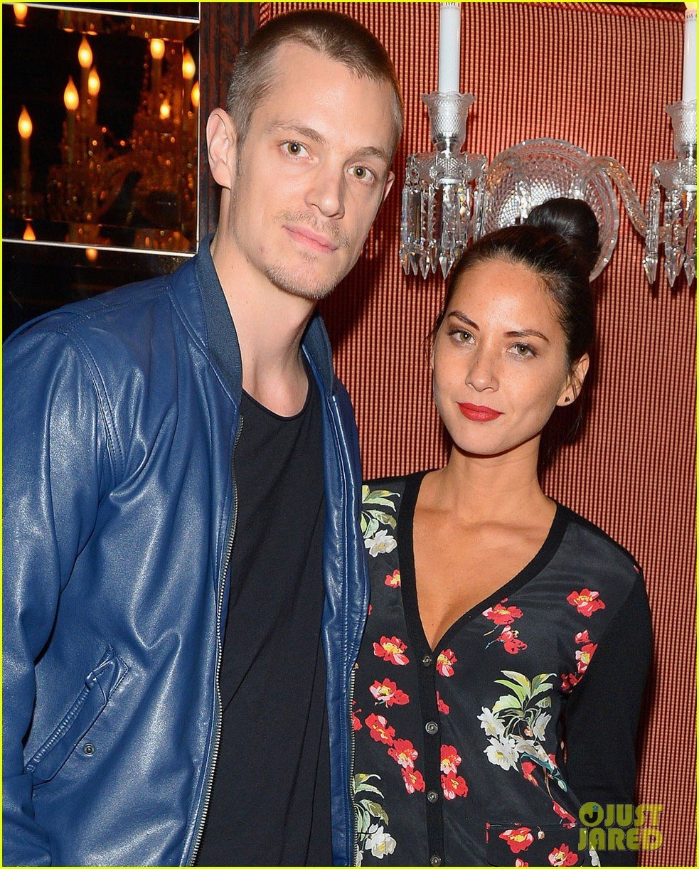 Olivia Munn & Joel Kinnaman: Beacher's Madhouse Las Vegas: Photo