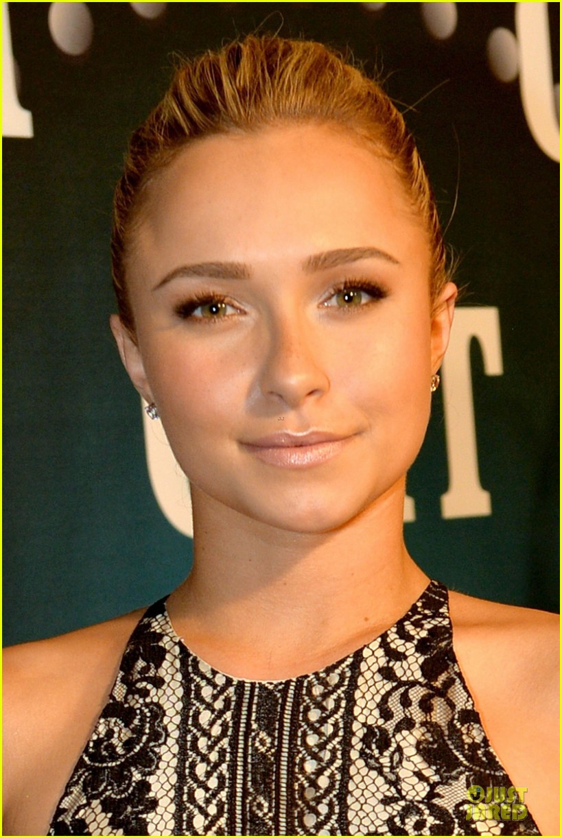 Photo: hayden panettiere cassadee pope cmt artists of the year 2013 17