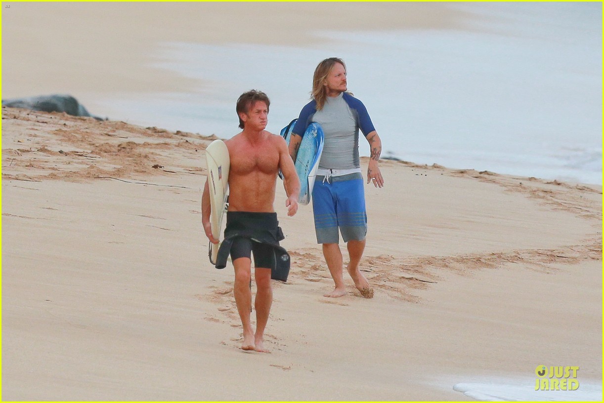 Sean Penn Shirtless Surfer Dude in Hawaii! Photo 3020293 Sean Penn