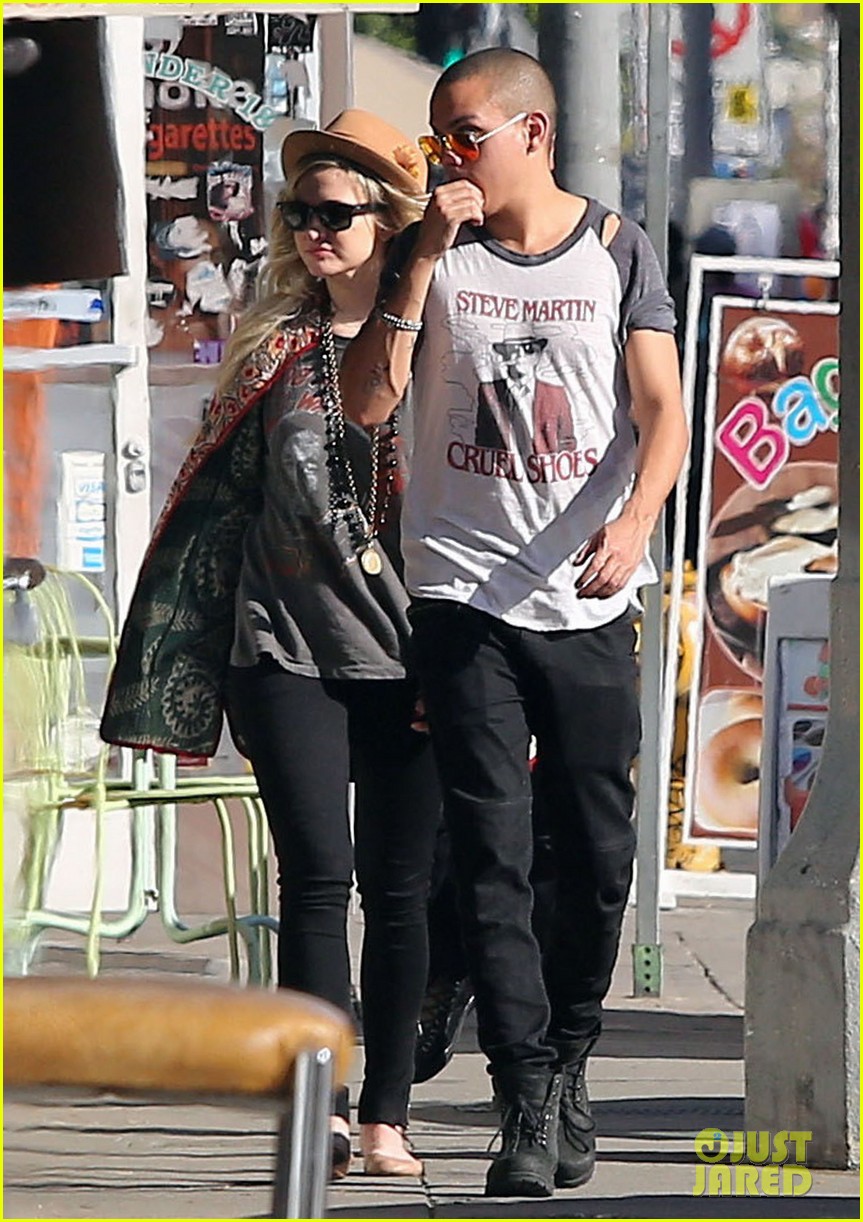 Los Ross With in Angeles – Ashlee Evan Simpson shopping Ashlee Simpson,