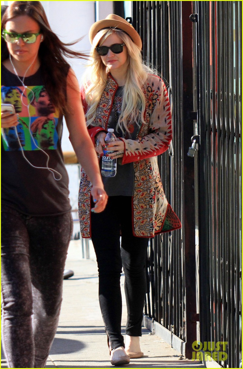 Los Ross With in Angeles – Ashlee Evan Simpson shopping Ashlee Simpson
