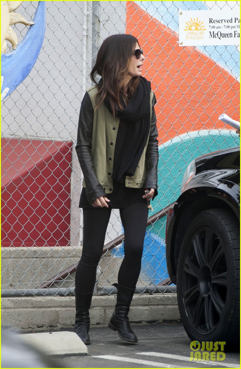 Sandra Bullock Drops Off Louis After the PCAs! Photo 3027026 Sandra