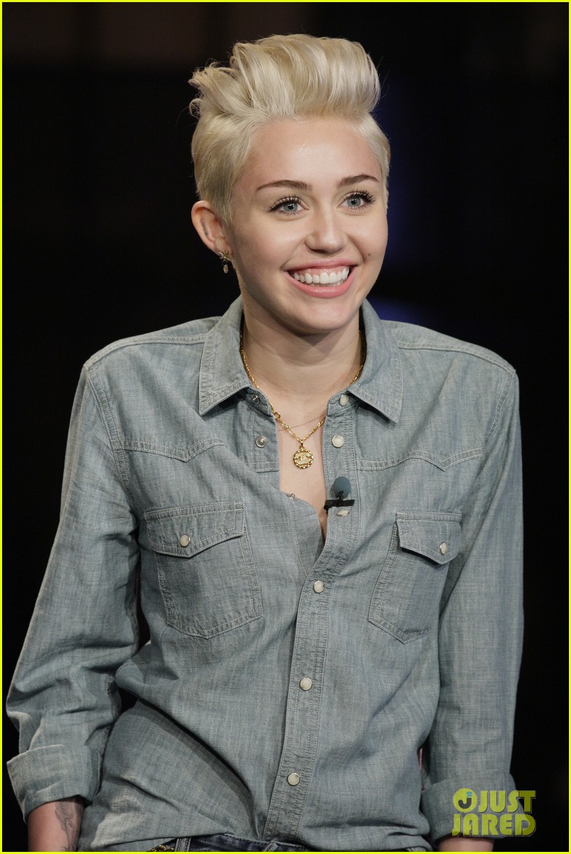 Miley Cyrus Gives Legal Advice to Justin Bieber - WATCH NOW!: Photo