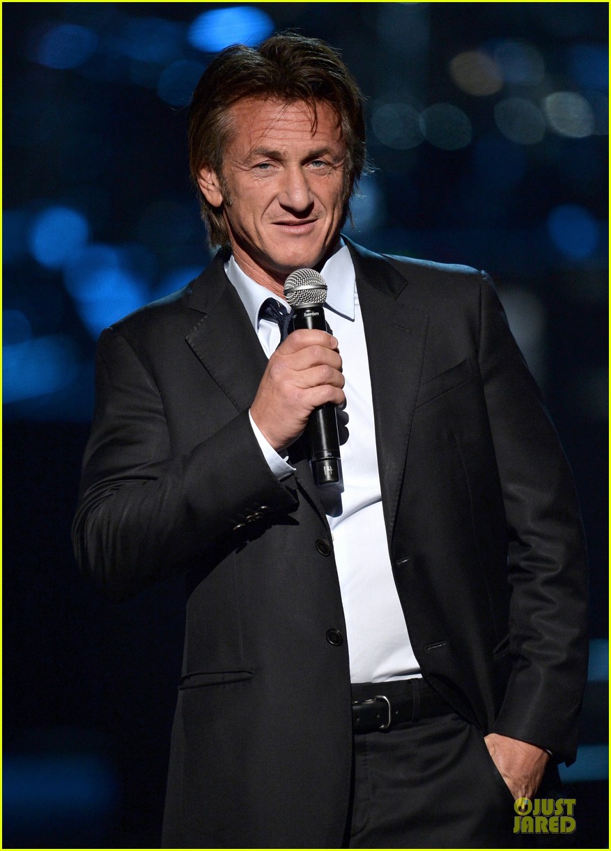 Johnny Depp & Sean Penn Beatles Tribute Presenters! Photo 3042619