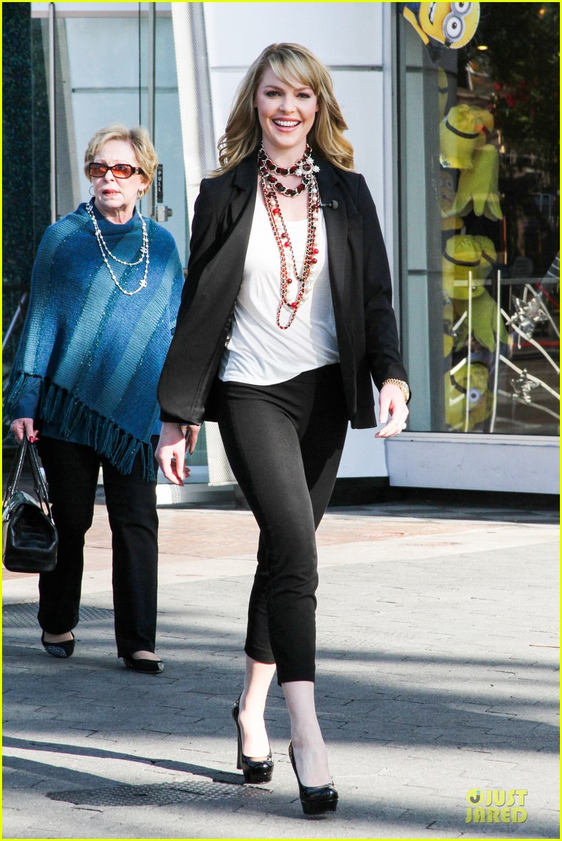 Nina Dobrev & Katherine Heigl: 'Extra' Appearing Gals!: Photo 3027517