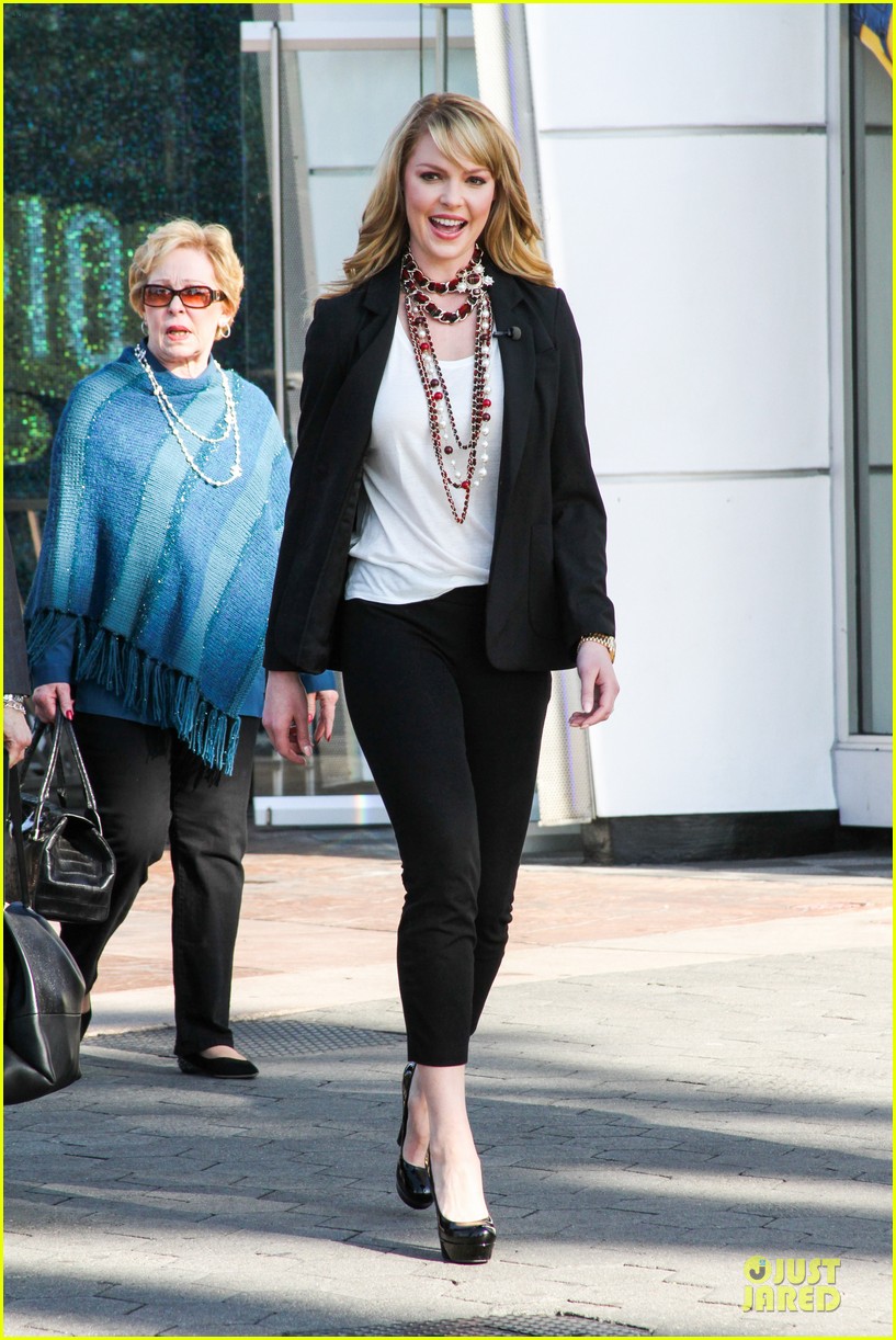 Photo: nina dobrev katherine heigl extra appearing gals 12 | Photo