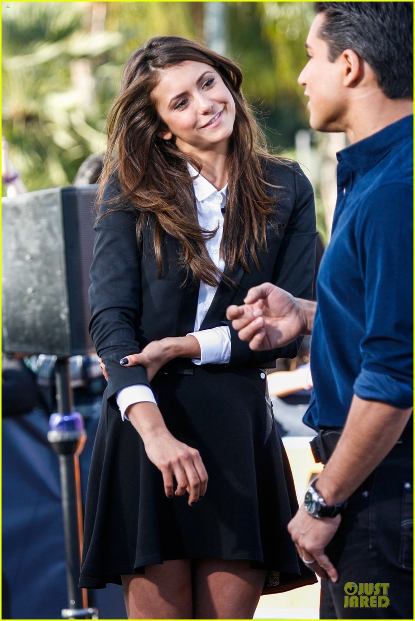 Photo: nina dobrev katherine heigl extra appearing gals 27 | Photo