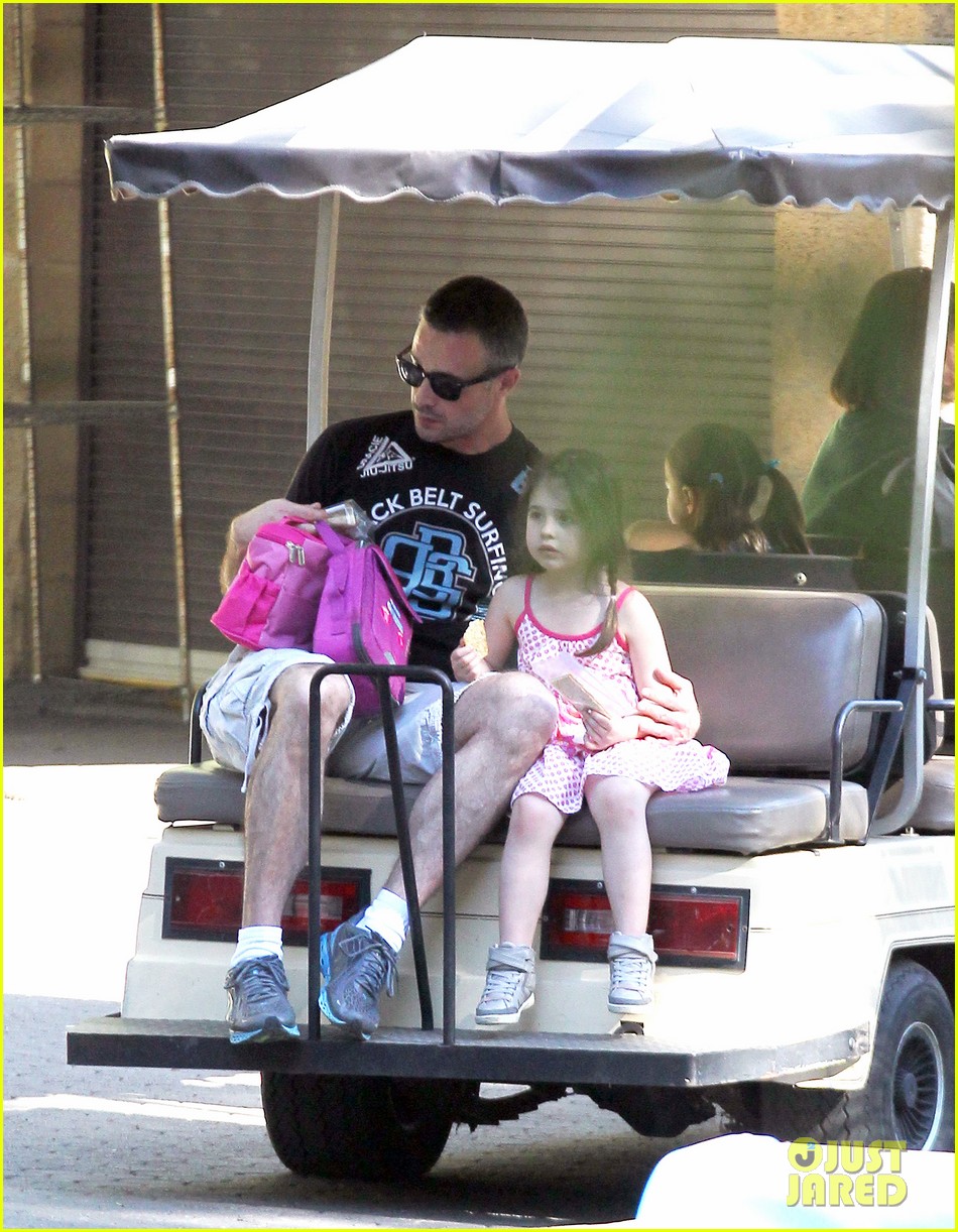 Freddie Prinze, Jr. & Charlotte Have DaddyDaughter Zoo Trip! Photo
