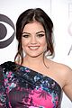 lucy hale peoples choice awards 2014 red carpet 01