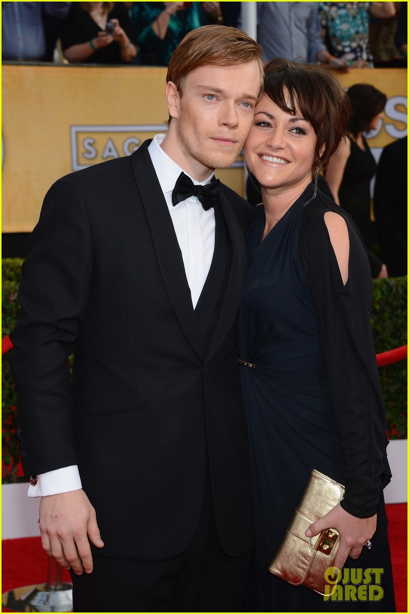 Photo: lena headey sophie turner sag awards 2014 red carpet 06 | Photo