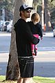 chris hemsworth santa monica errands with elsa pataky india 05