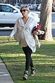 chris hemsworth santa monica errands with elsa pataky india 12
