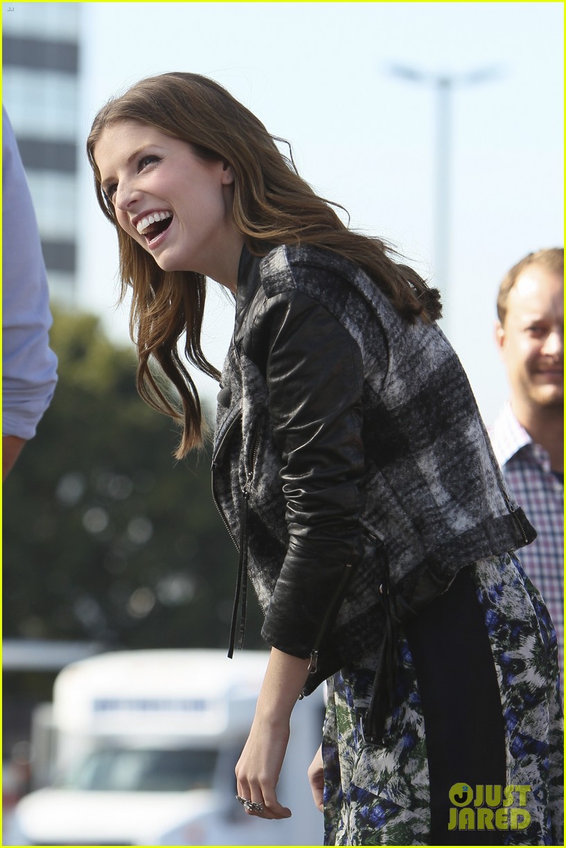 Photo anna kendricks non super bowl commercial for new castle beer 17