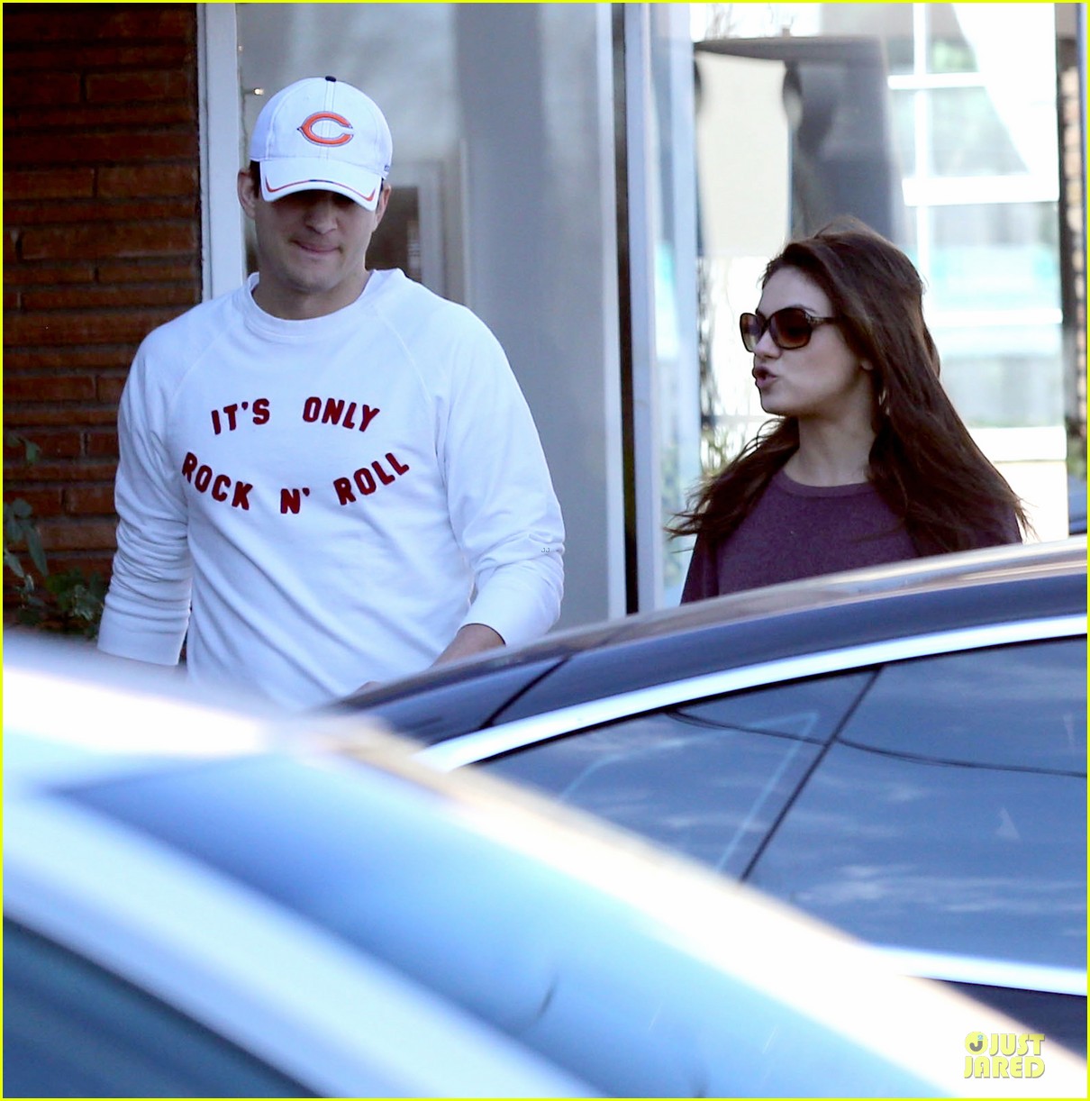 Ashton Kutcher & Mila Kunis Nail Salon Weekend Pair! Photo 3034525