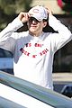 ashton kutcher mila kunis nail salon weekend pair 26