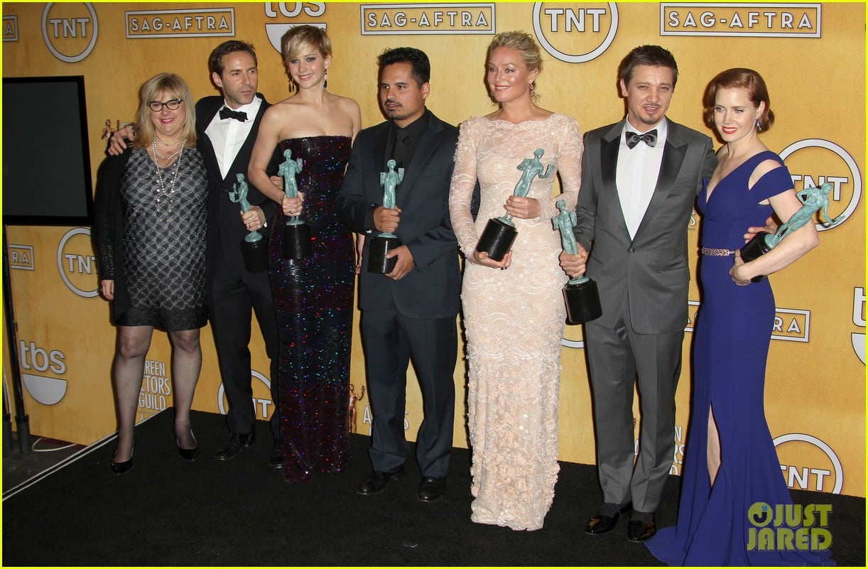 Jennifer Lawrence Funny Faces in SAG Awards Press Room! Photo 3035324