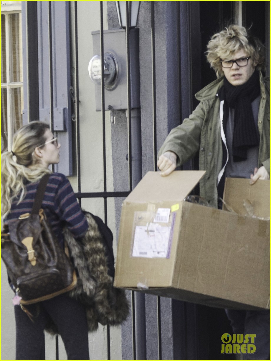 Emma Roberts & Evan Peters Step Out After Engagement News! Photo(02)