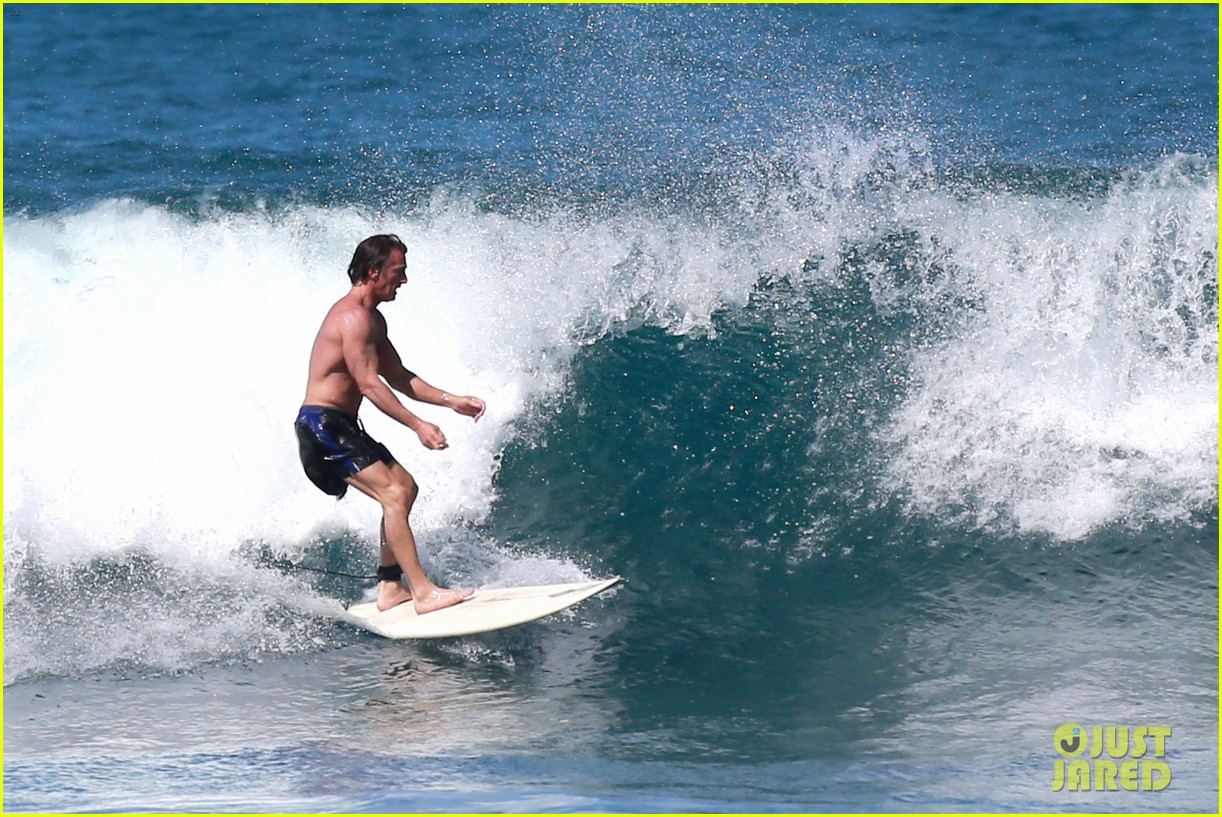 Sean Penn Continues Shirtless Hawaiian Surf Session Photo 3021133