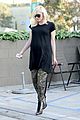 pregnant gwen stefani pampers herself with acupuncture session 23