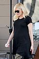 pregnant gwen stefani pampers herself with acupuncture session 26