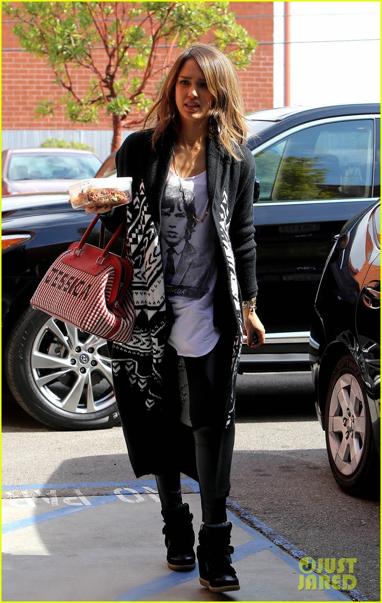 Photo Jessica Alba Shares Kid Friendly Valentines Day Tips 02 Photo 