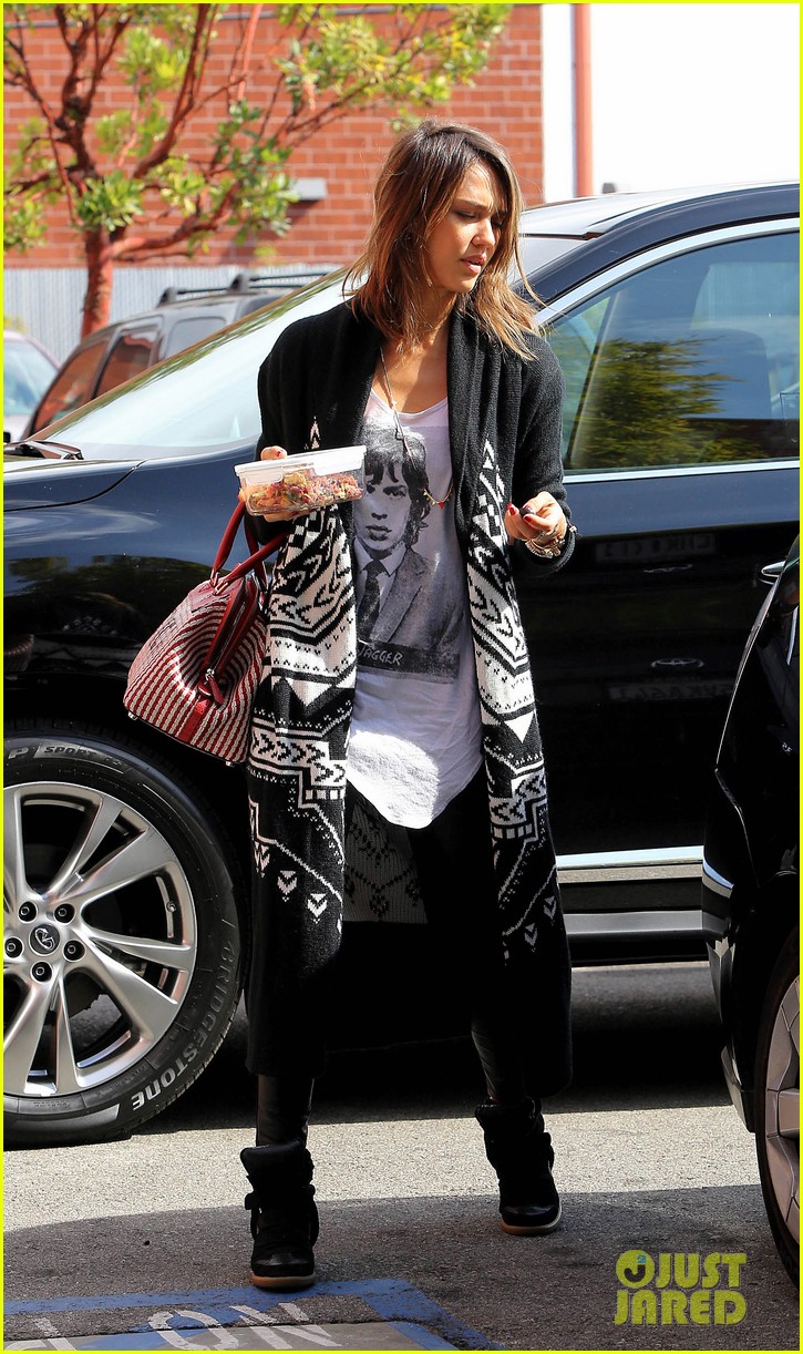 Photo Jessica Alba Shares Kid Friendly Valentines Day Tips 06 Photo 