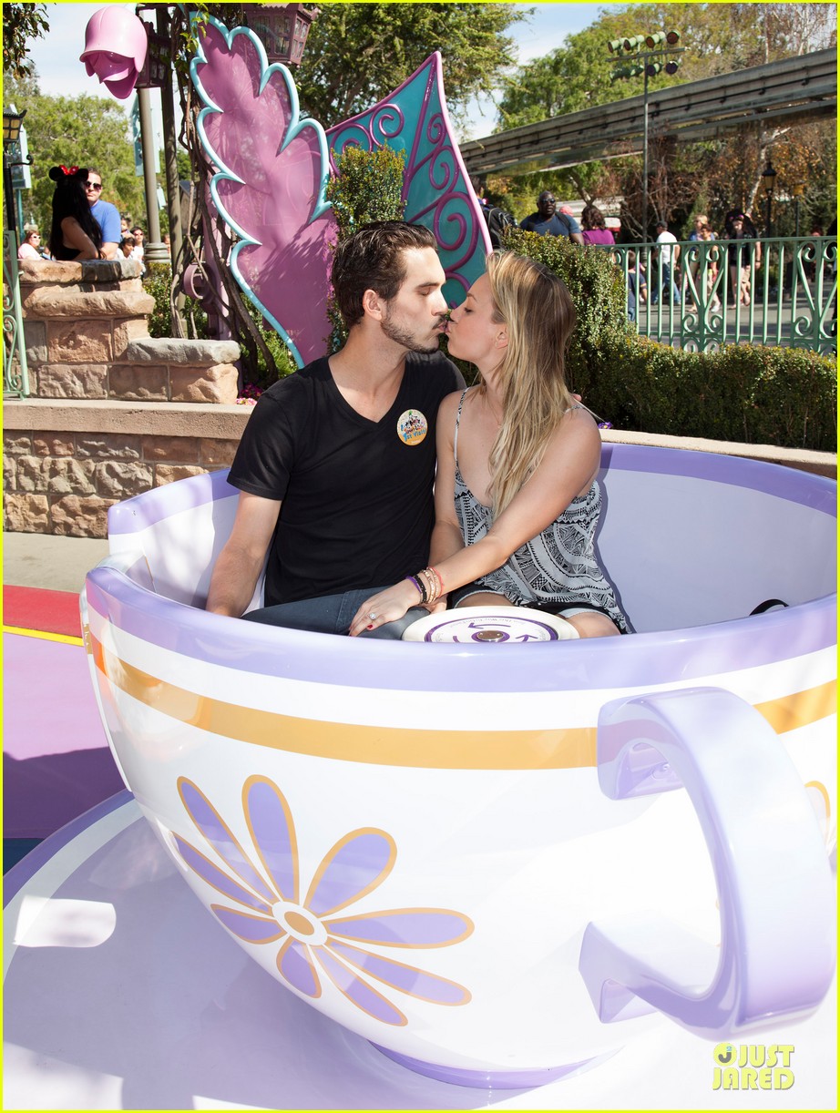 Kaley Cuoco & Ryan Sweeting Kiss on His First Trip to Disneyland