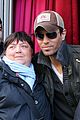 enrique iglesias im giving away my im a freak glasses 02
