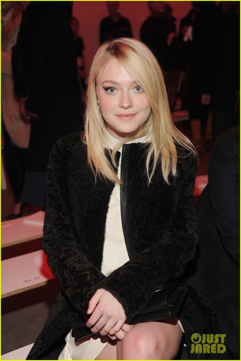 Dakota Fanning Covers Up at Proenza Schouler Fashion Show: Photo