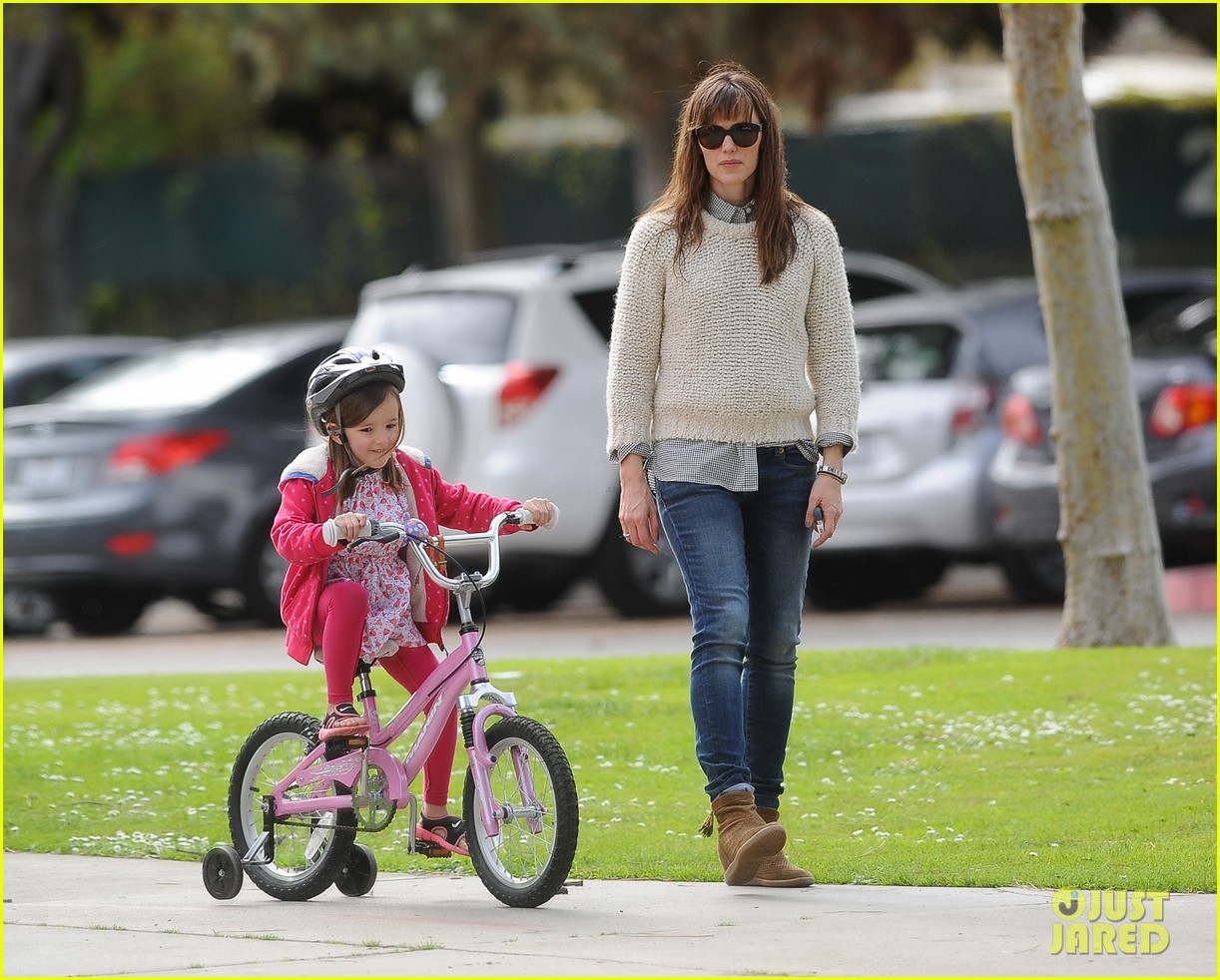 Ben Affleck & Jennifer Garner Put Family First, Spend Weekend with the