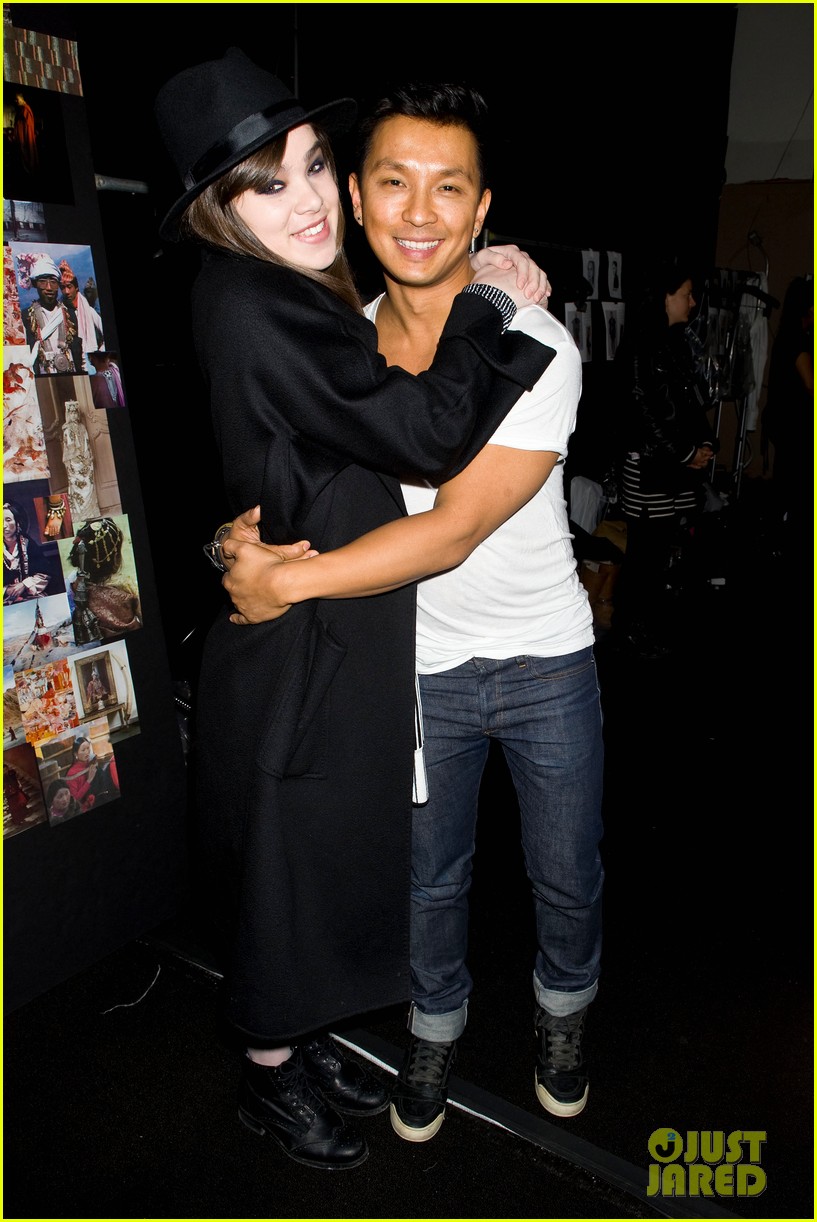 Hailee Steinfeld: Prabal Gurung Fashion Week Show: Photo 3049769 | Anna