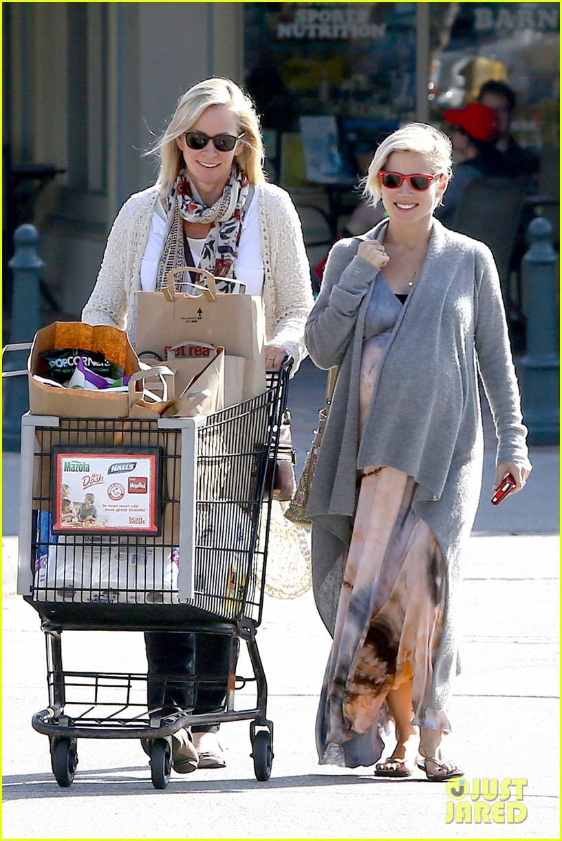 Chris Hemsworth Supports Sean Penn's Haitian Relief Organization While