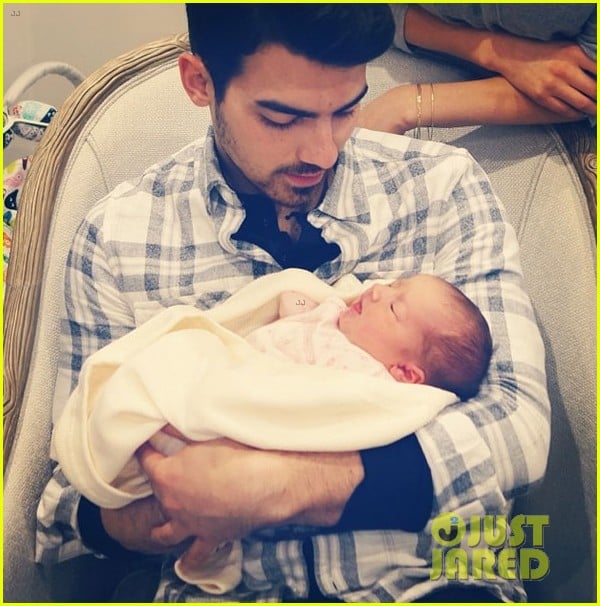 Nick & Joe Jonas Meet Brother Kevin&rsquo;s Baby Girl Alena!: Photo 3048805