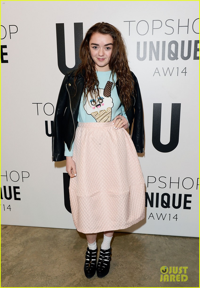 Kendall Jenner & Kate Moss Unique Show at London Fashion Week