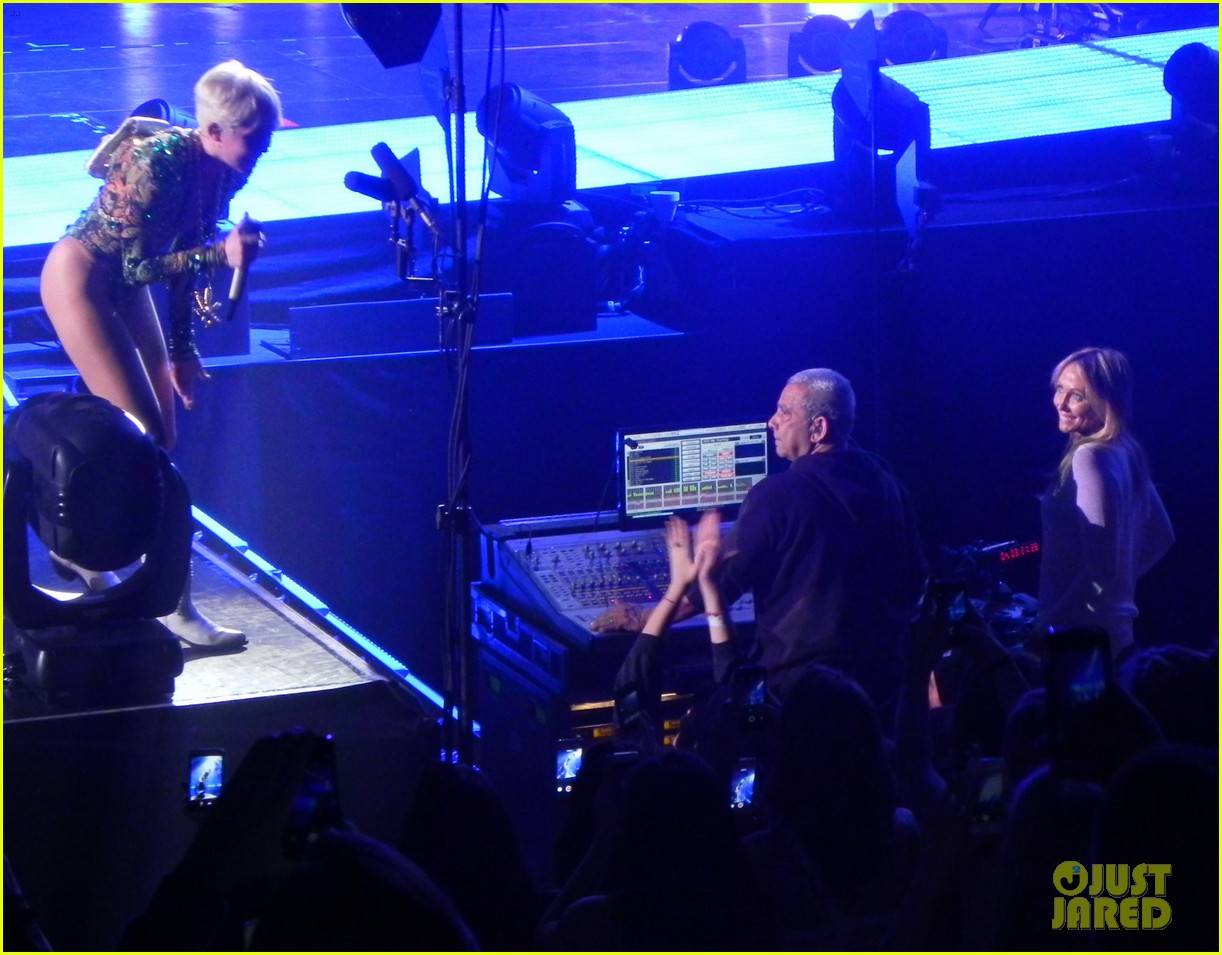 Miley Cyrus Kisses Katy Perry at 'Bangerz' Concert Watch Now! Photo