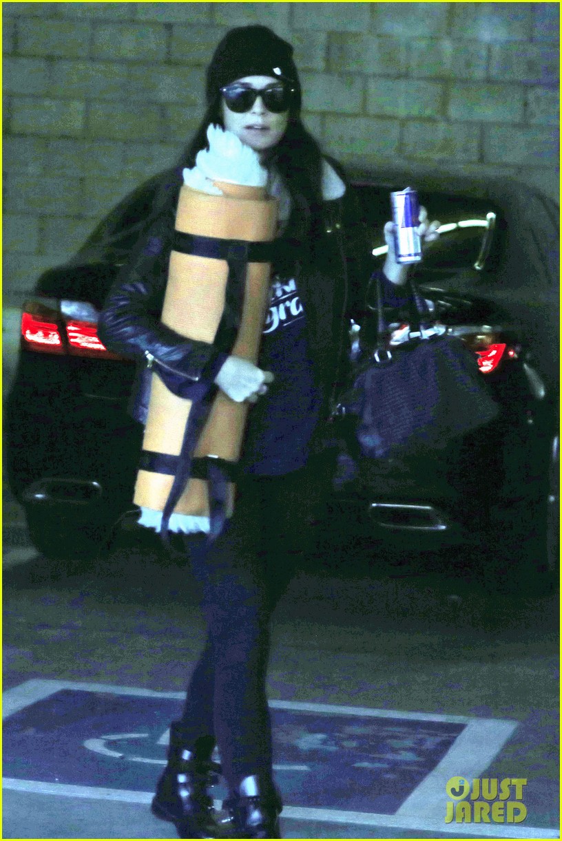 Demi Moore Keeps Up her Yoga Routine in Los Angeles: Photo 3048050 ...
