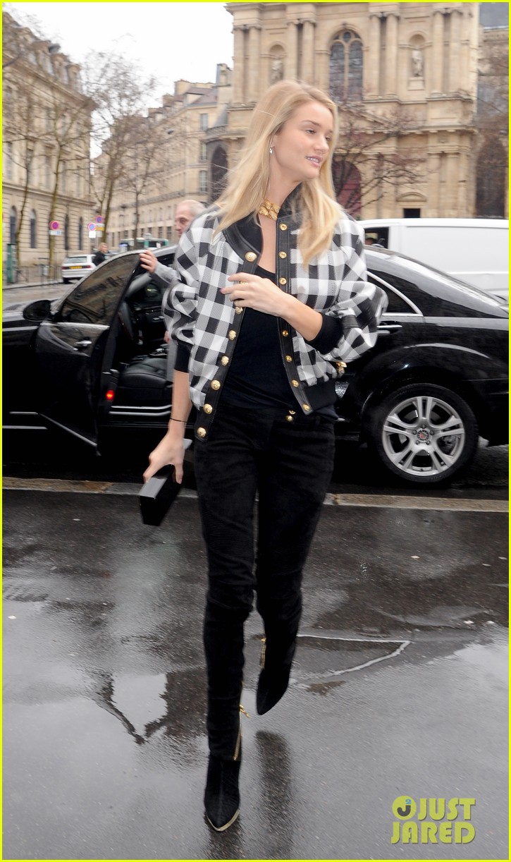 Rosie HuntingtonWhiteley & Karlie Kloss Walk Runway at Balmain Show