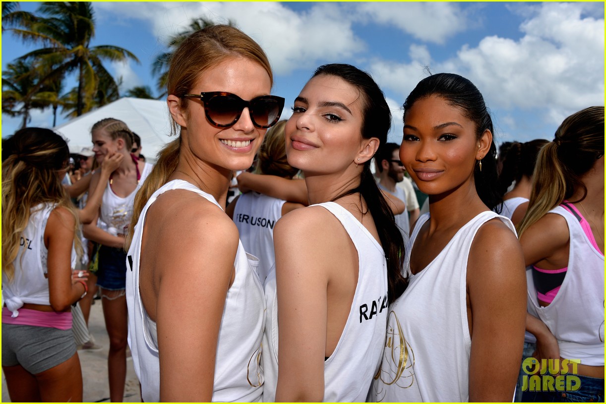 Photo sports illustrated swimsuit models beach volleyball in miami 17