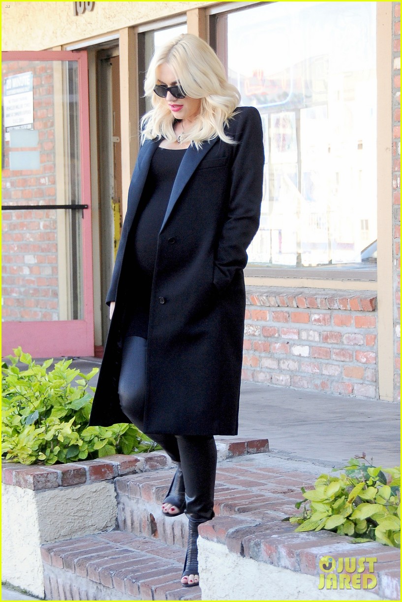 Gwen Stefani Acupuncture After StarStudded Baby Shower! Photo