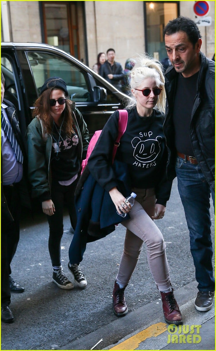 Kristen Stewart Adds More Layers After Landing in Paris: Photo 3046920
