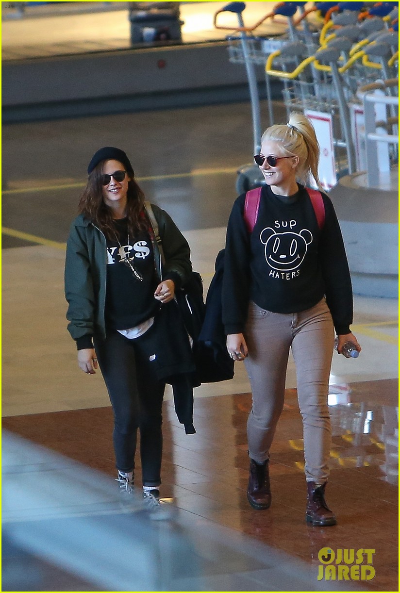 Kristen Stewart Adds More Layers After Landing in Paris: Photo 3046922