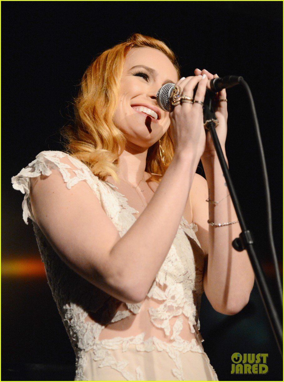 Rumer Willis Belts Out a Song at Hollywood Domino Gala 2014 Photo
