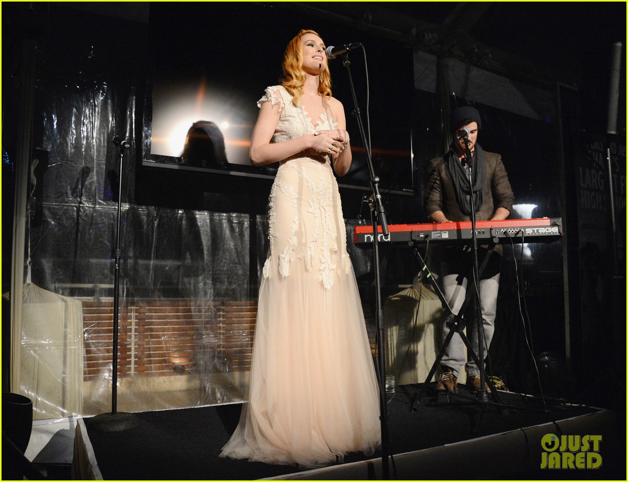 Rumer Willis Belts Out a Song at Hollywood Domino Gala 2014 Photo
