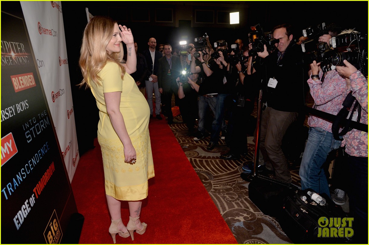 Drew Barrymore Flaunts Massive Baby Bump at CinemaCon! Photo 3079930
