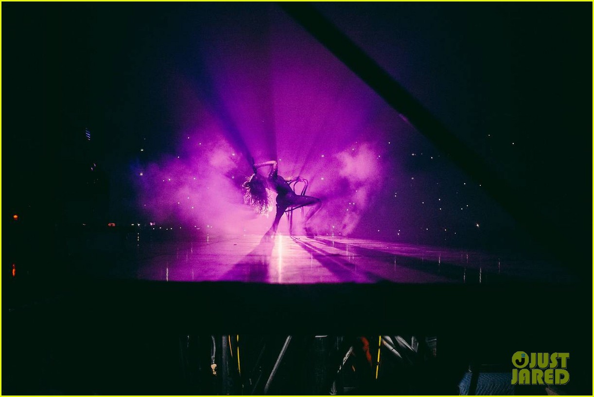 Beyonce Cries on Stage at Final 'Mrs. Carter Tour' Show (Video): Photo ...