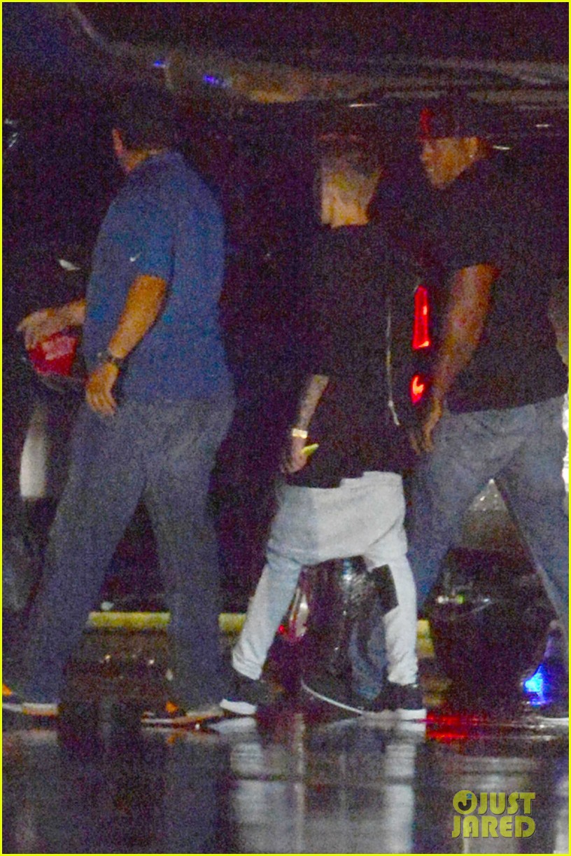 justin bieber flies out of miami after deposition 013067574