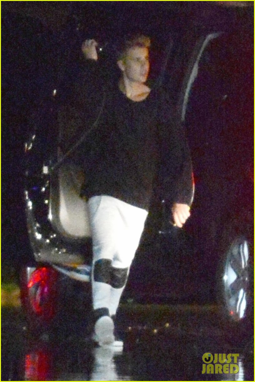 justin bieber flies out of miami after deposition 033067576