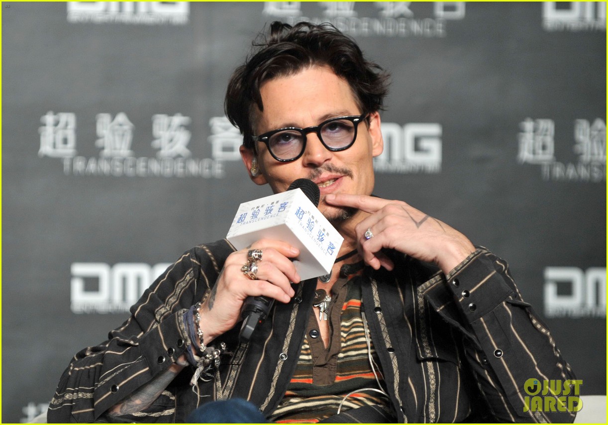 Johnny Deep Rings Johnny Deep Confirms Engagement, Shows Off His 'Chick Ring'!: Photo ...