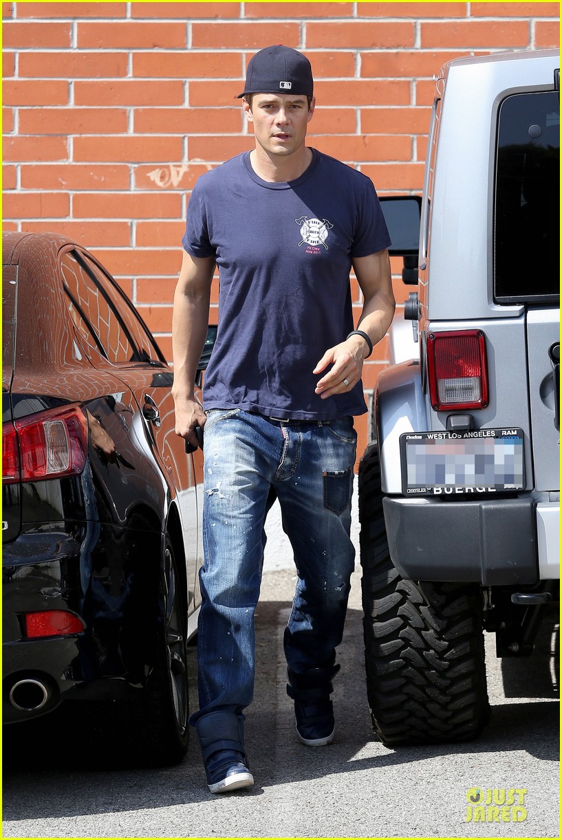 Josh Duhamel Just Can't Get Enough of Early World Restaurant! Photo