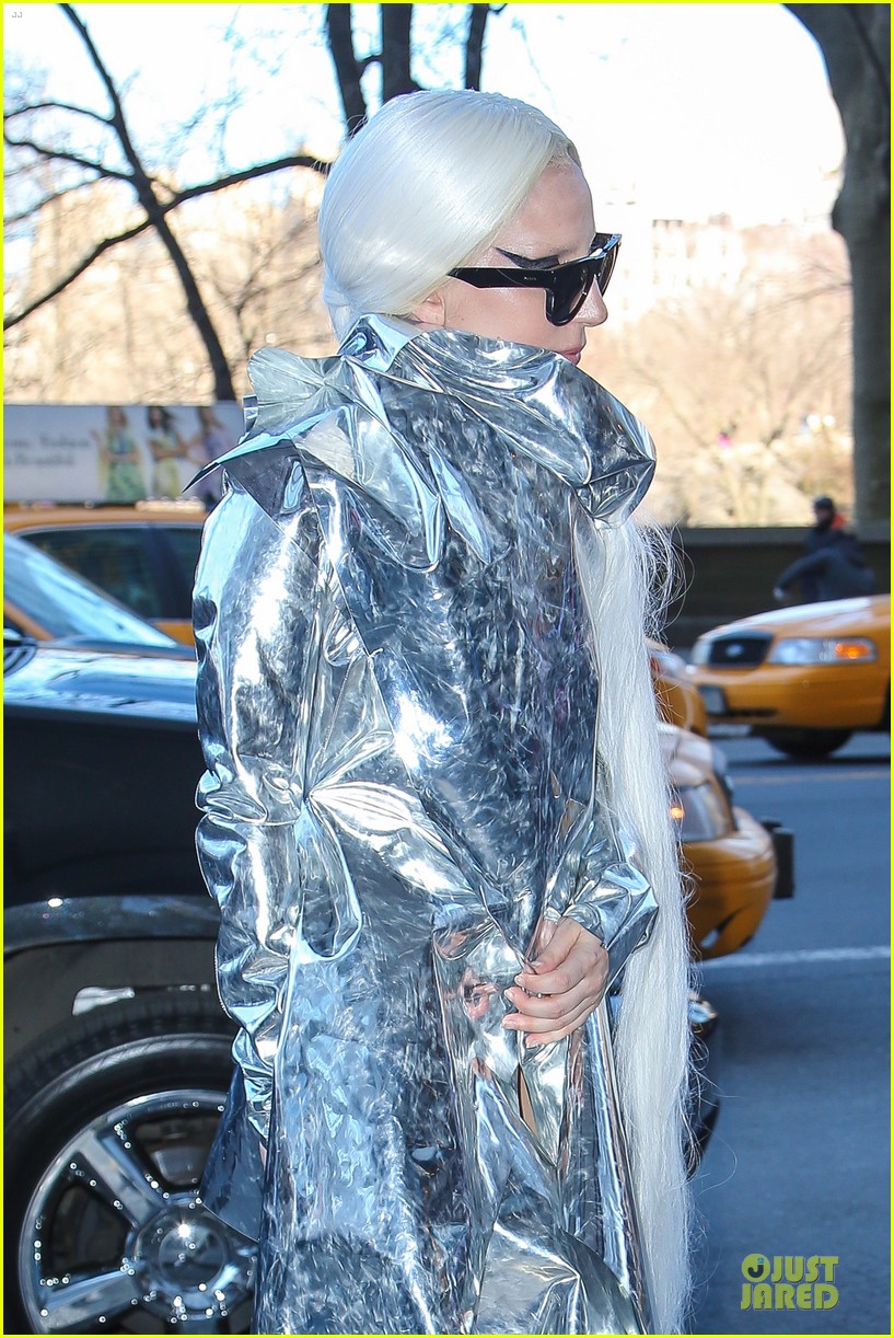lady gaga shines in silver foil outfit 13